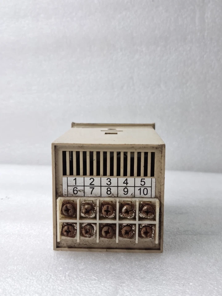 ANALOG TEMPERATURE CONTROLLER MC TEQD-2301B